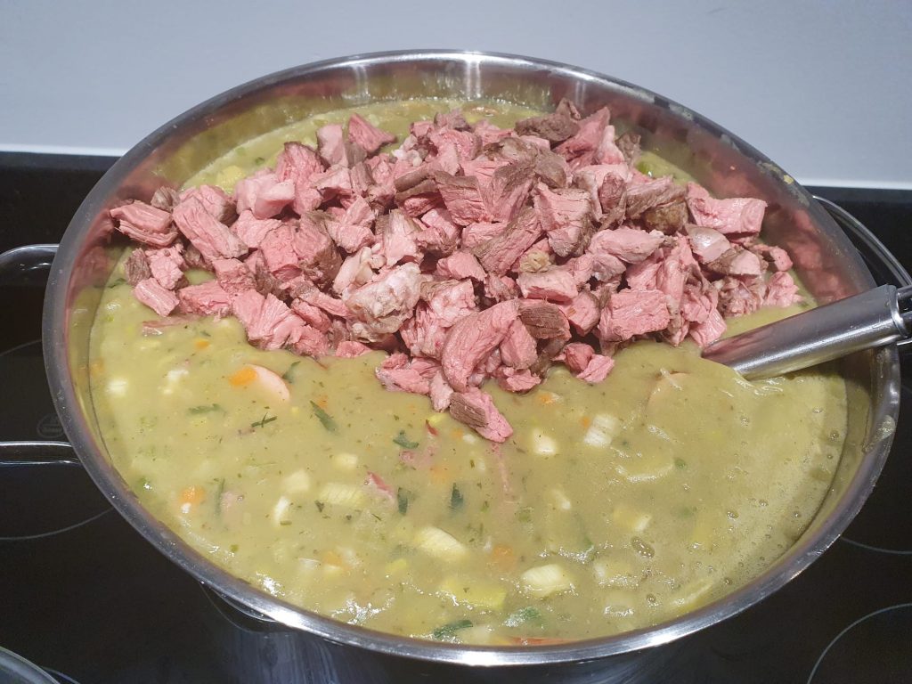 Snert met bacon en rundvlees