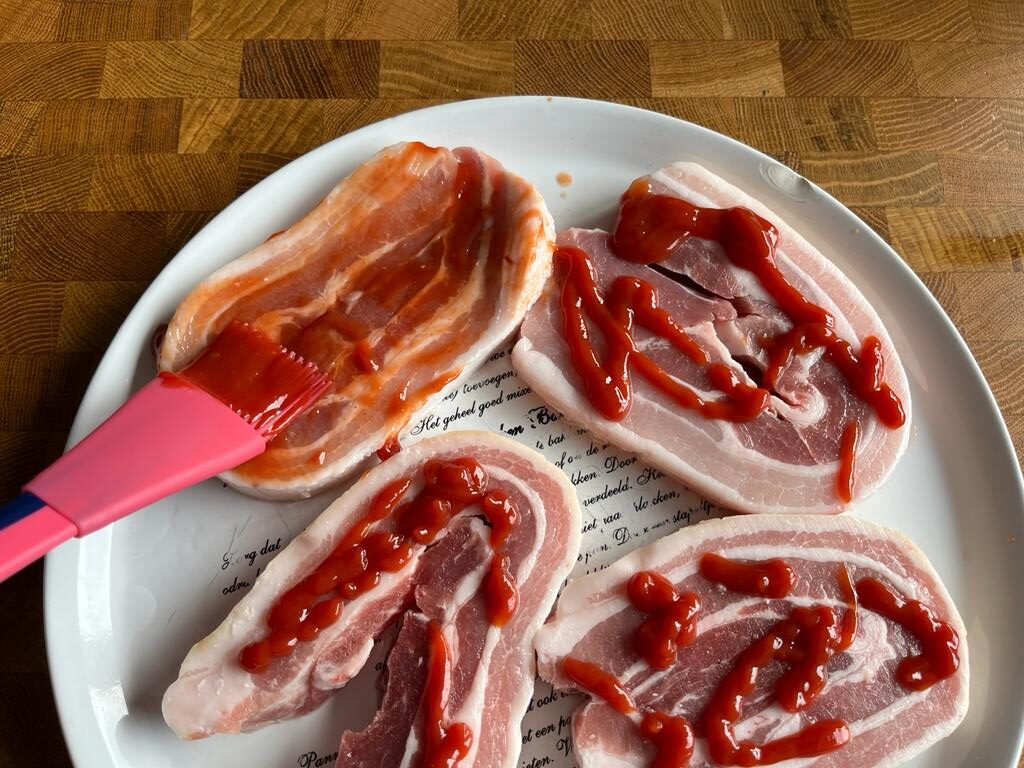 Hamburger/Speklap gepaneerd met Ketchup